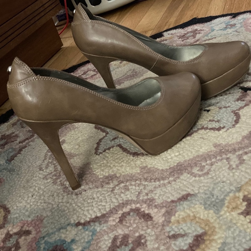 SOLD✅GUESS Platform Nude Heels - Picture 5 of 12